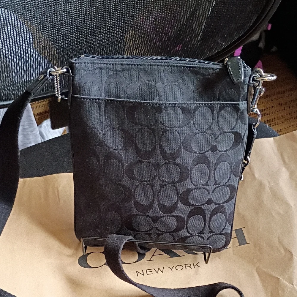 Coach Black Sutton Signature Swing Pack/ Crossbody - Picture 3 of 14